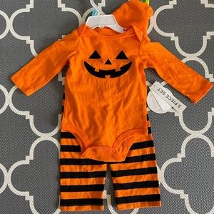 Koala baby Halloween 🎃 pumpkin 3 piece outfit 

3-6 months
